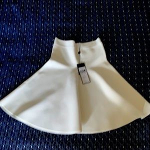 White BCBG MAXAZRIA A-line skirt.